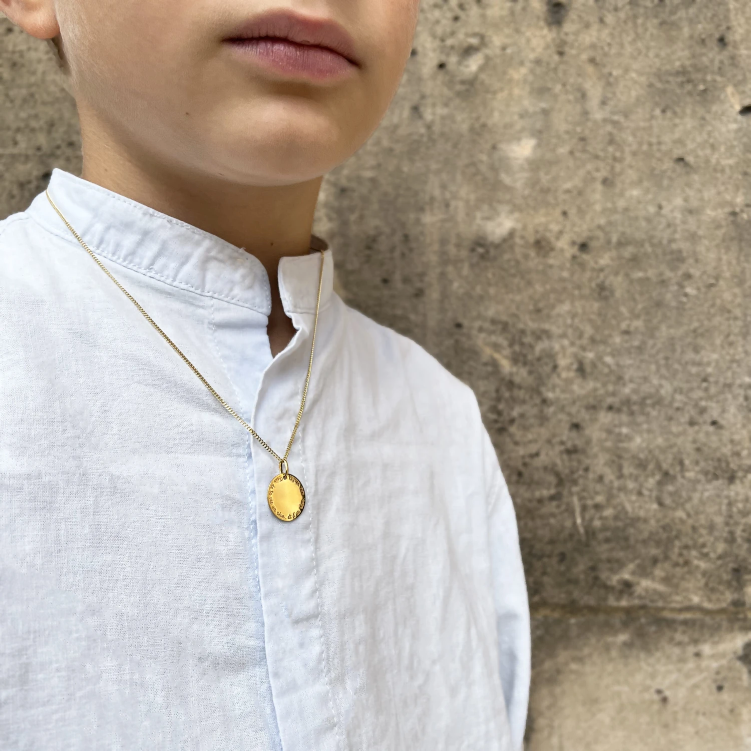 Médaille Fais De Ta Vie Un Rêve - Or Jaune 9ct 4 Médaille Fais De Ta Vie Un Rêve - Or Jaune 9ct – Image 2