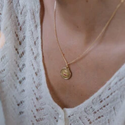 Médaille D'amour Ronde - Or Jaune 18ct, Rubis & Diamant 9 Médaille D'amour Ronde - Or Jaune 18ct, Rubis & Diamant -Mikado Soldes Magasin loismoreno 65 product